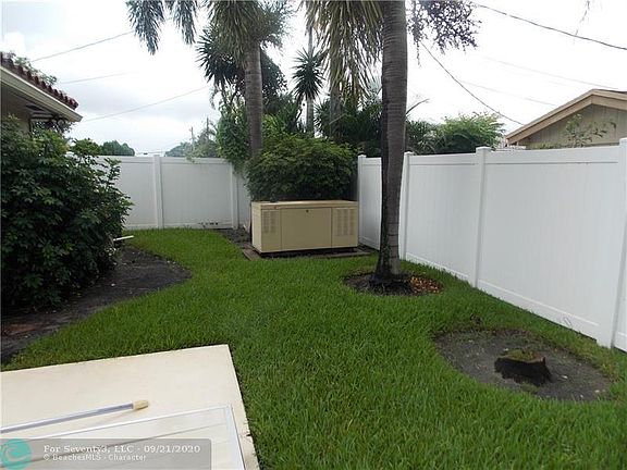 4th image of 661 NE 26th Ave