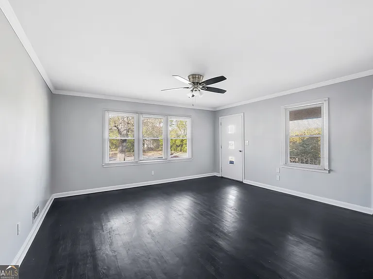 147 Burnside St #4 — Photo 2