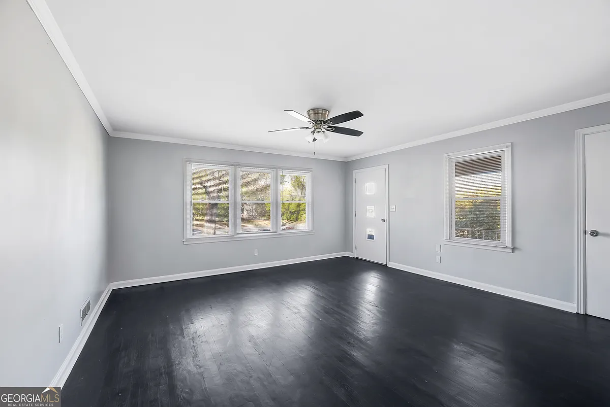 Building Photo - 147 Burnside St #4