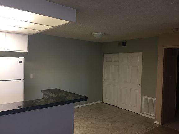 4th image of 25003 Peachland Ave Unit 109