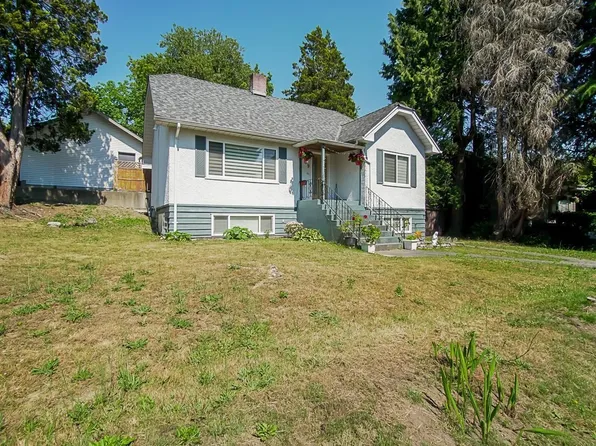 809 Sangster Pl, New Westminster, BC V3L 4L7