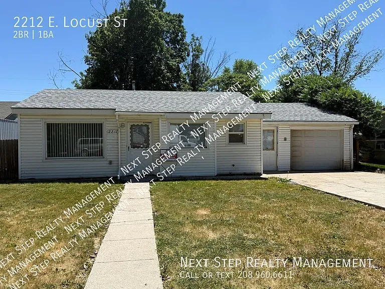 2212 E Locust St — Photo 1