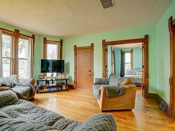 5th image of 54 N 2nd St