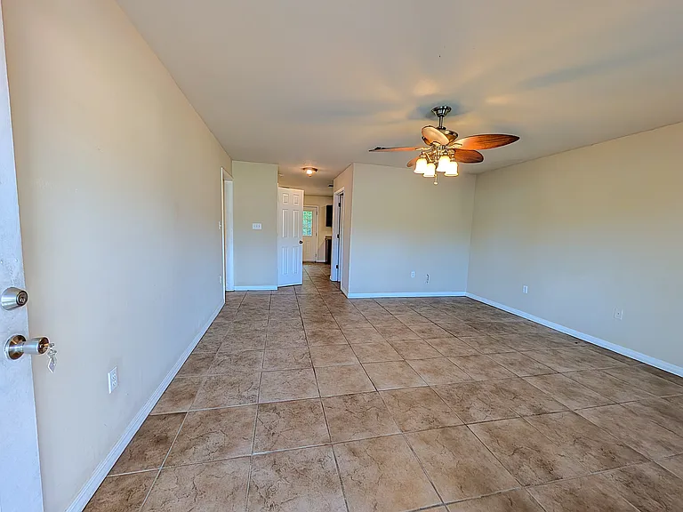 1114 Howell Rd #A — Photo 2