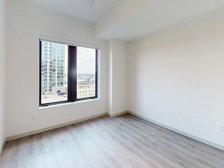 101 N Meridian — Photo 92