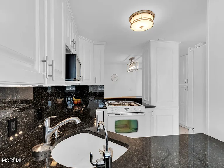 55 Ocean Ave #3L — Photo 16