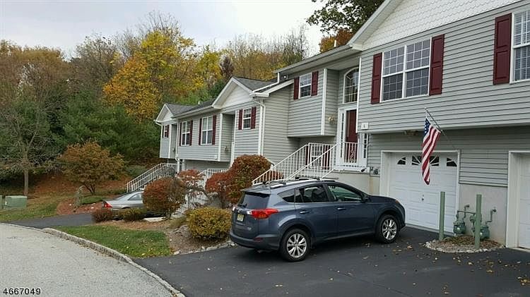 1st image of 6 Oak Point Dr #6