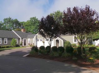 6 Old Gate Ln, Farmington, CT 06032