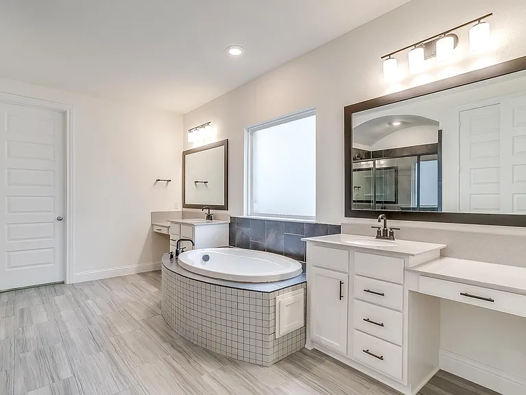 9836 Derbyshire Dr — Photo 39