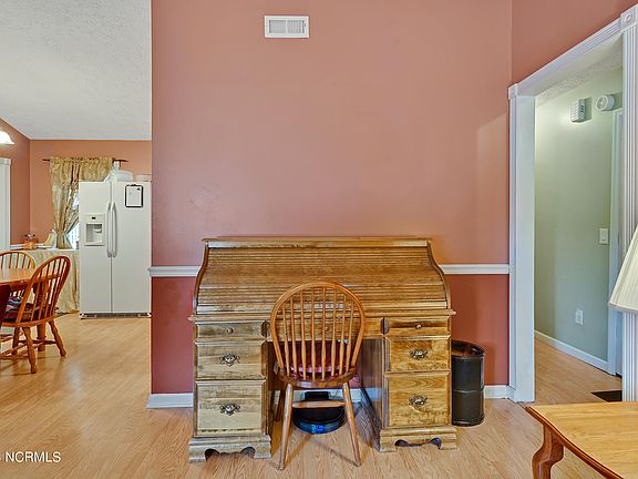 3rd image of 8143 Webster Court NE