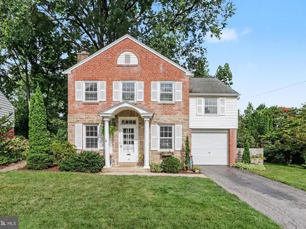 10 Country Club Pl E, Camp Hill, PA 17011