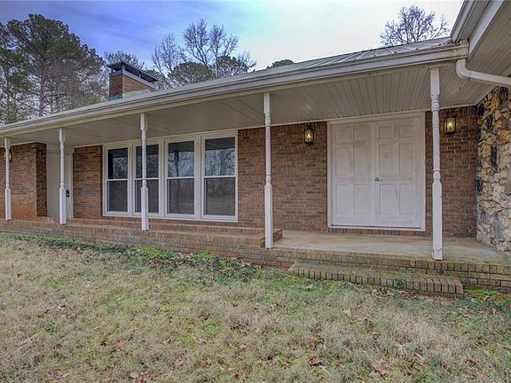 3rd image of 2816 Klondike Rd SW