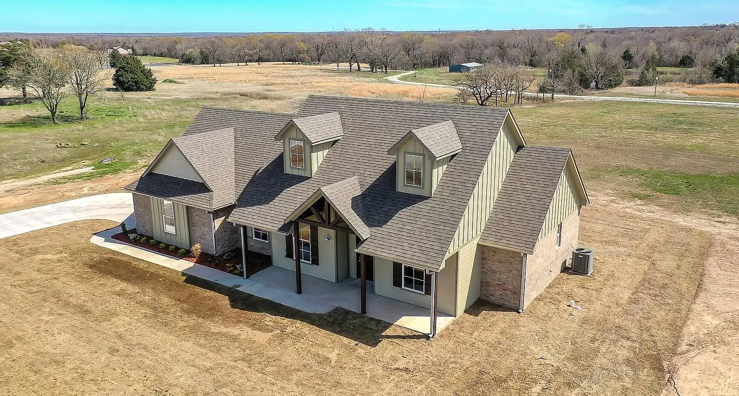 12002 County Road 3513 Loop — Photo 2
