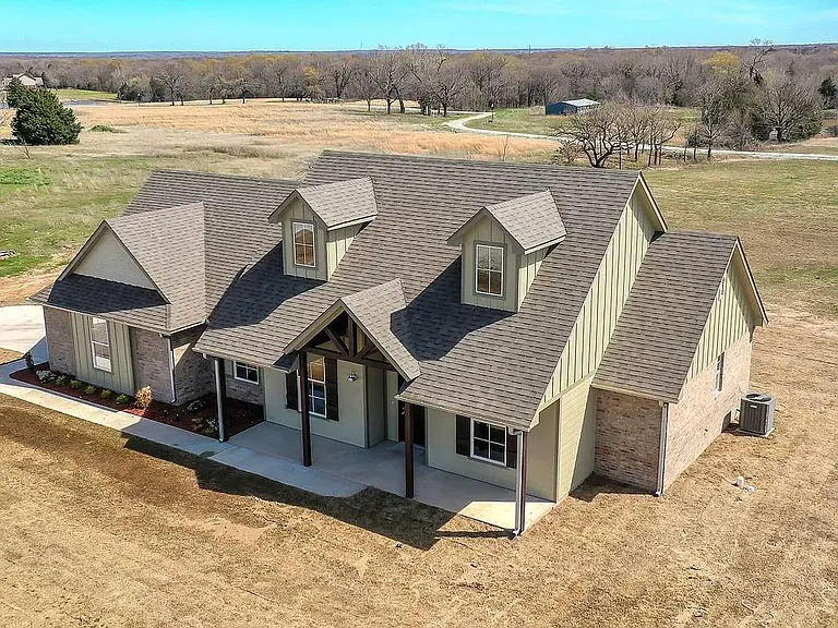 12002 County Road 3513 Loop — Photo 2