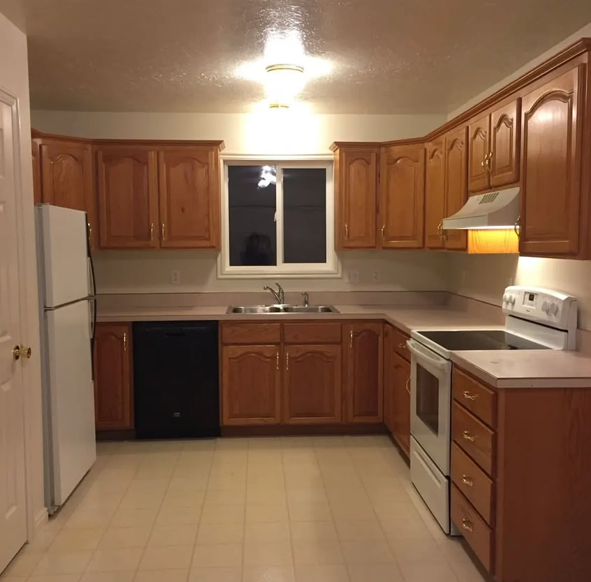 3 bed, 1100 sqft, $1,200 — Photo 4