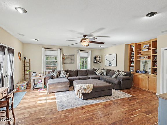5th image of 887 Ronald Way