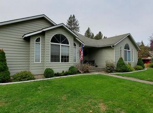 910 E Honeysuckle Glen Ct, Coeur D Alene, ID 83815