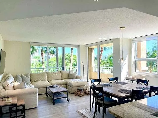 2 bed, 2.0 bath, 1245 sqft, $4,250 — Photo 4
