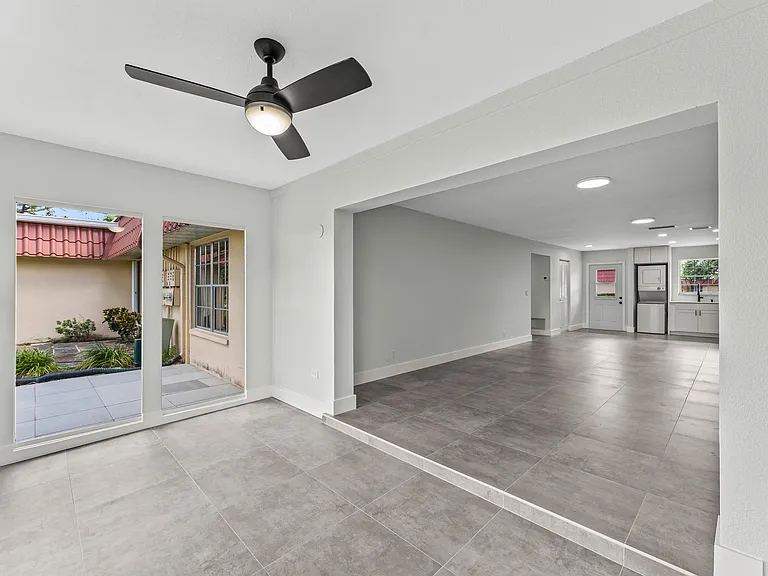 711 Laconia Cir #B — Photo 16