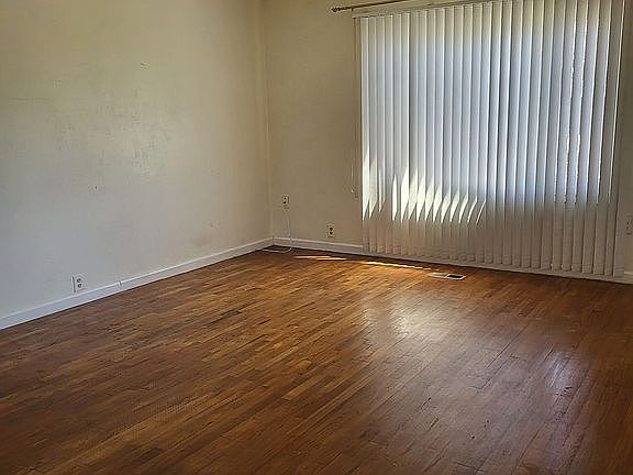2nd image of 1256 Elm St