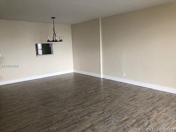 4th image of 424 SE 10th St APT 307
