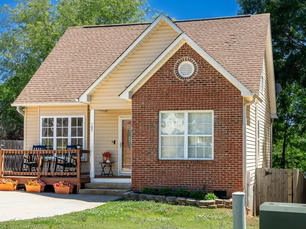 107 Shining Rock Ct, Boiling Springs, SC 29316