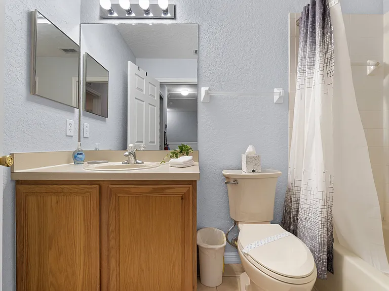 Cambria Ave — Photo 16