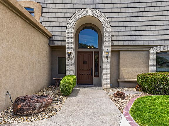 2nd image of 7009 Pala Mesa Ct NE
