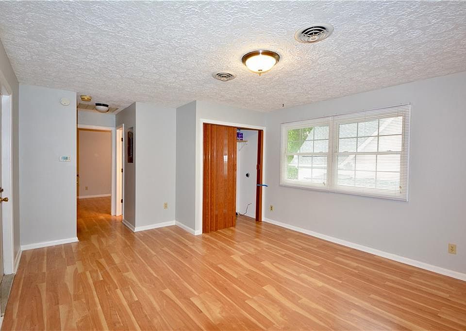 1st image of 115 N Main St #7