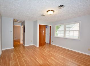 115 N Main St #7, Zionsville, IN 46077