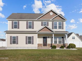 102 Kayak Ct, Swansboro, NC 28584