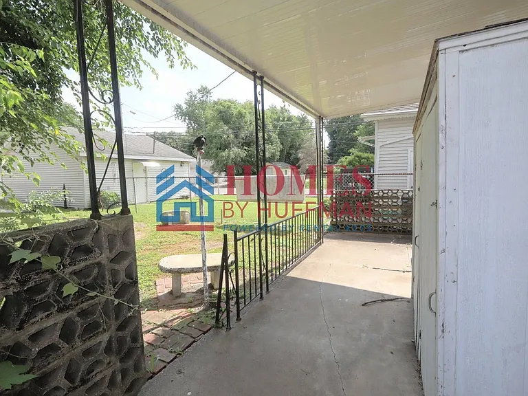 1516 E Illinois St — Photo 13