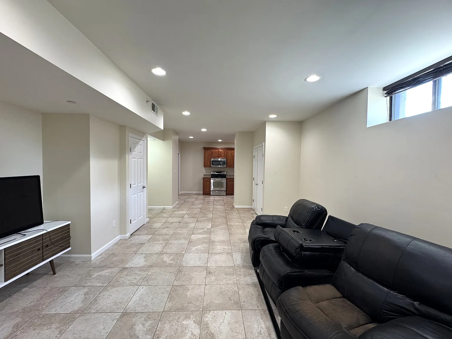 1 bed, 700 sqft, $2,400 — Photo 1