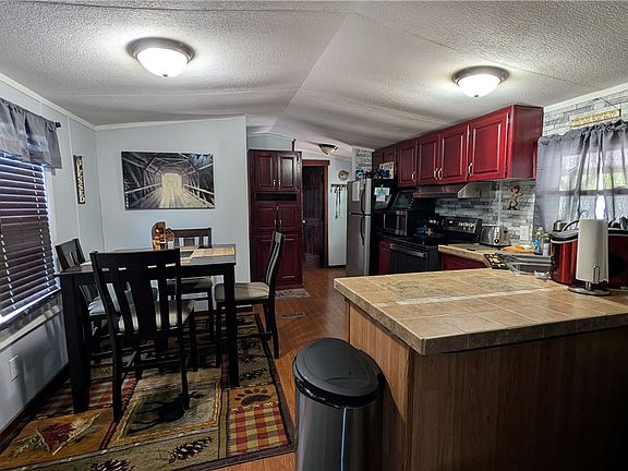 4th image of 203 Colvin Rd