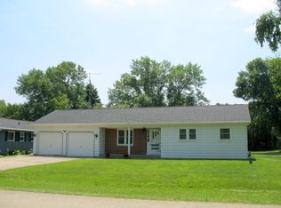 43 Welle Dr, Oshkosh, WI 54902