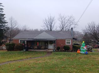 400 Barlynn Rd, Bethel Park, PA 15102