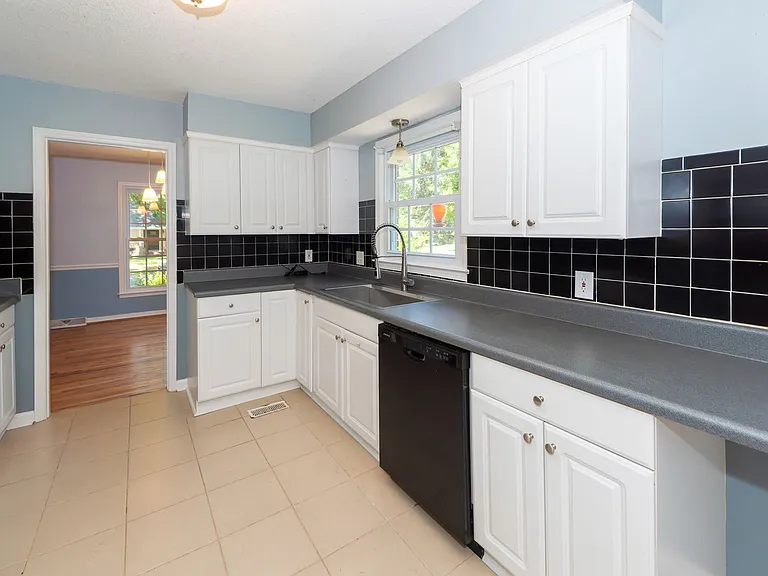 109 Runnymede Ln — Photo 14