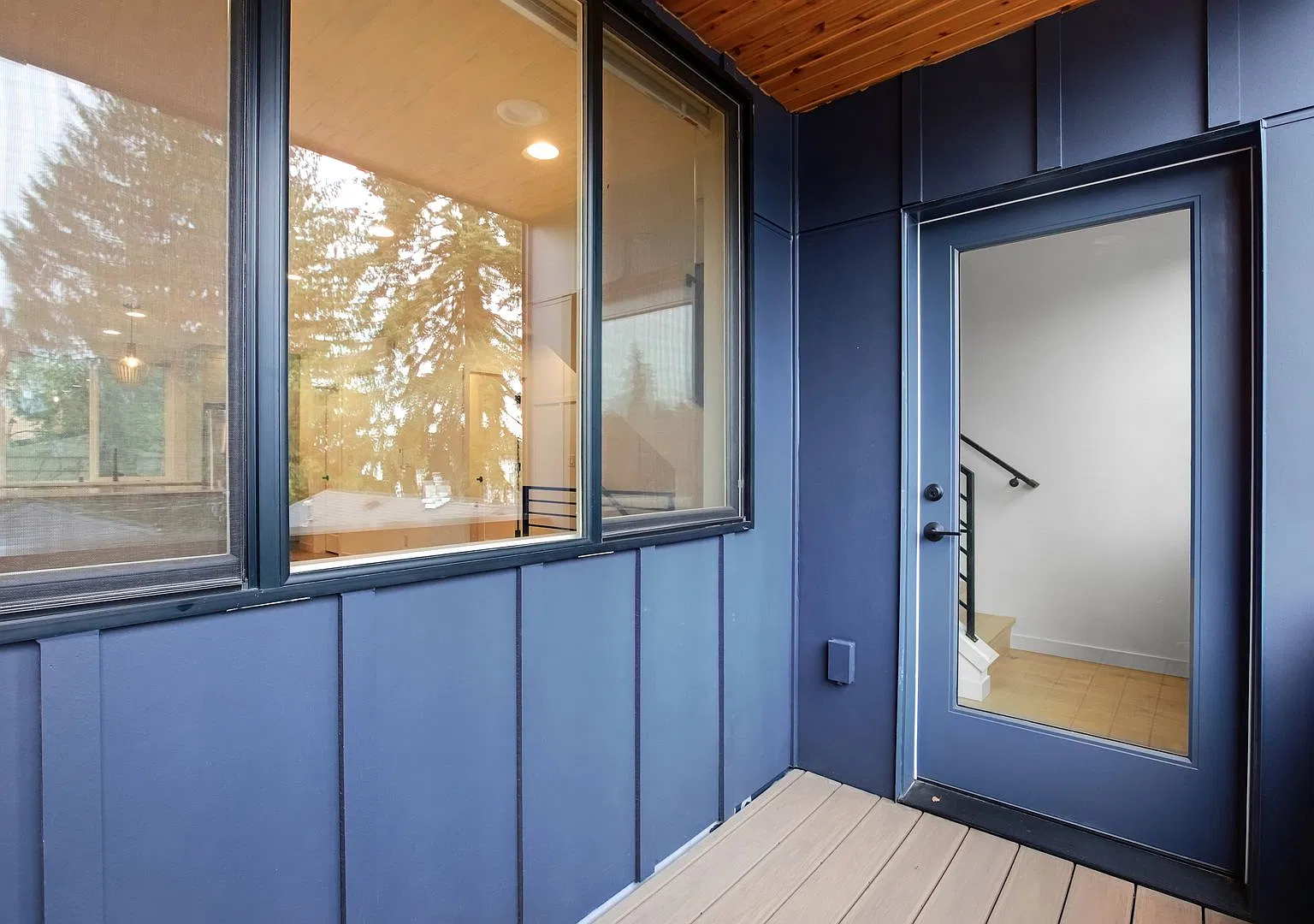 Modern 3-Bedroom Townhome in Shoreline — Photo 4
