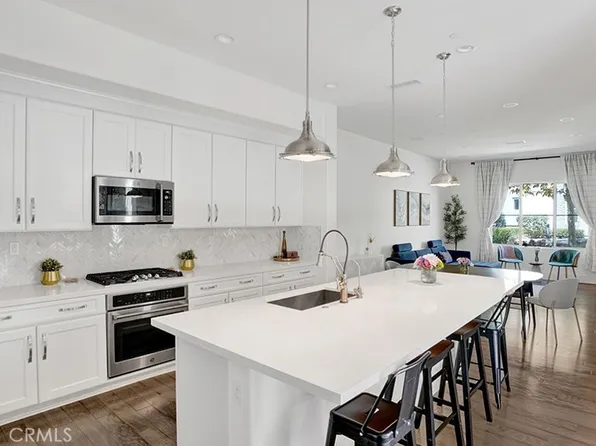 111 Frame, Irvine, CA 92618
