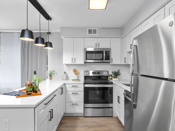 The Square on Delmar | 8331 Delcrest Dr, Saint Louis, MO