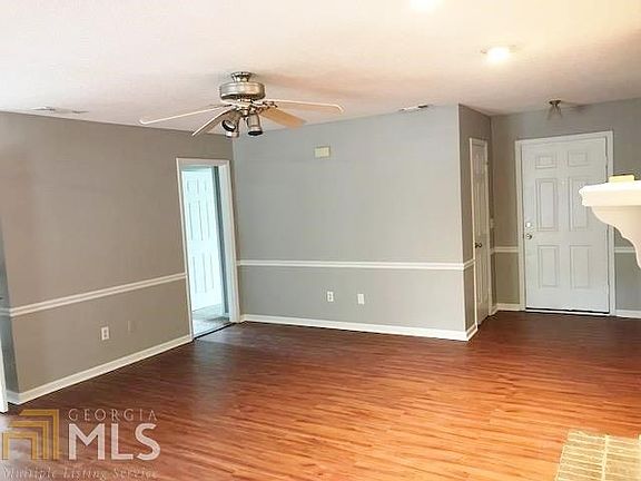3rd image of 107 Edgewater Ct