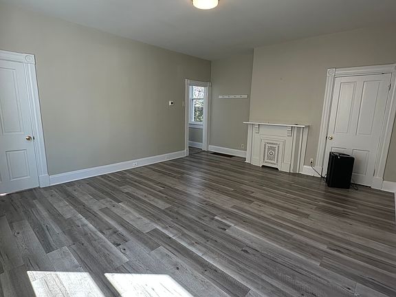 2nd image of 1833 Elm Ave