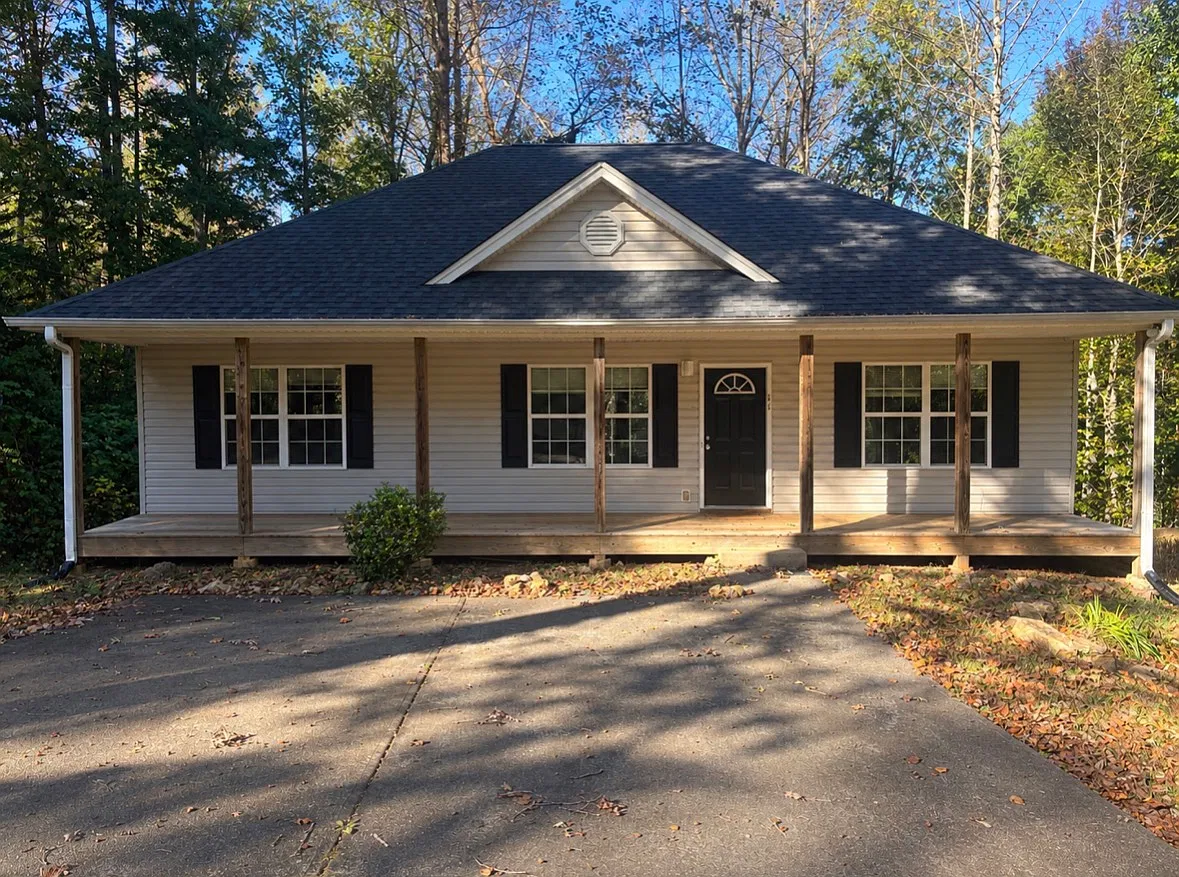 6 bed, 2700 sqft, $1,950 — Photo 1