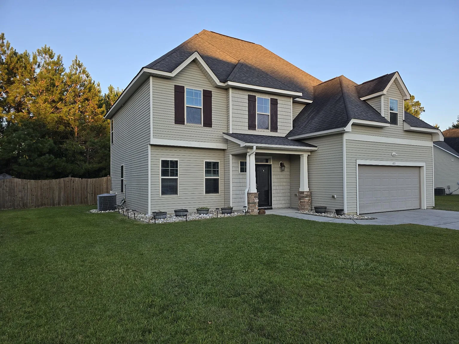 4 bed, 2.5 bath, 3241 sqft, $2,500 — Photo 2