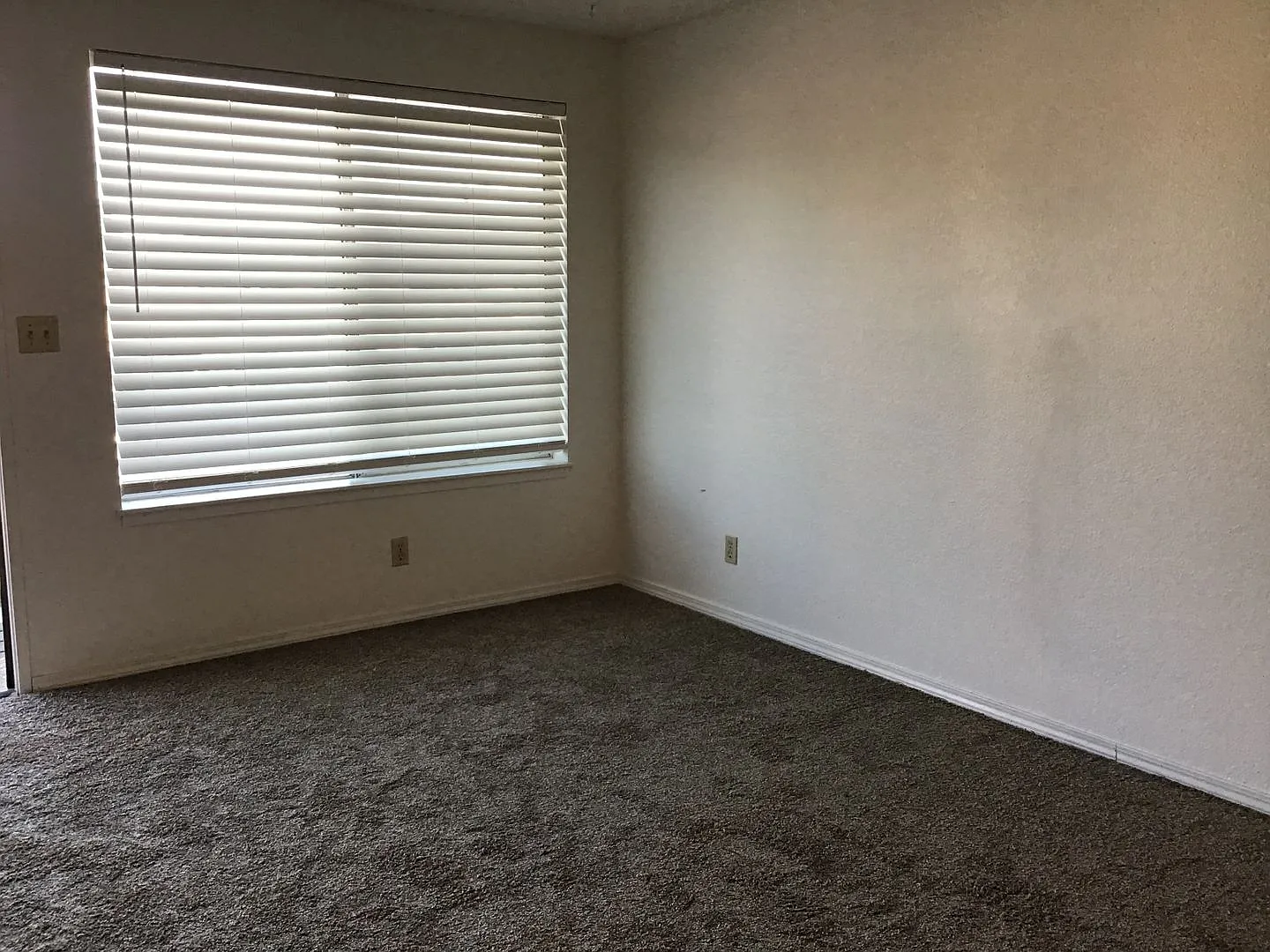2 Bedroom Reno Condo in Gated Community — Photo 3