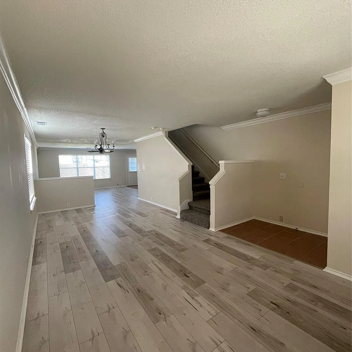 4 bed, 2.5 bath, 2562 sqft, $2,240 — Photo 2