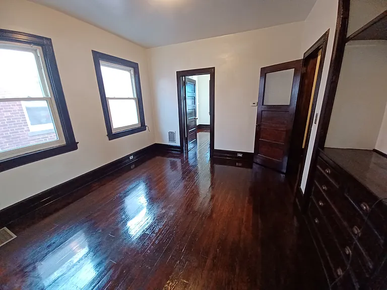 262 Bond St — Photo 12
