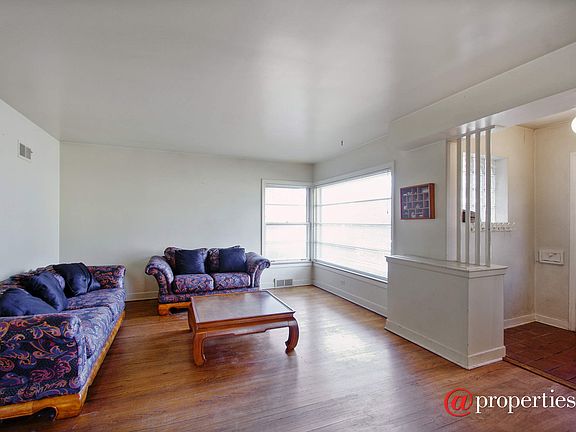 Foyer/Living Room