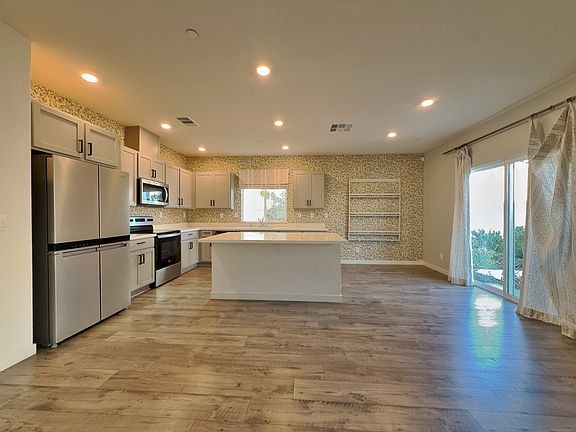 4th image of 8879 Dracut Dr