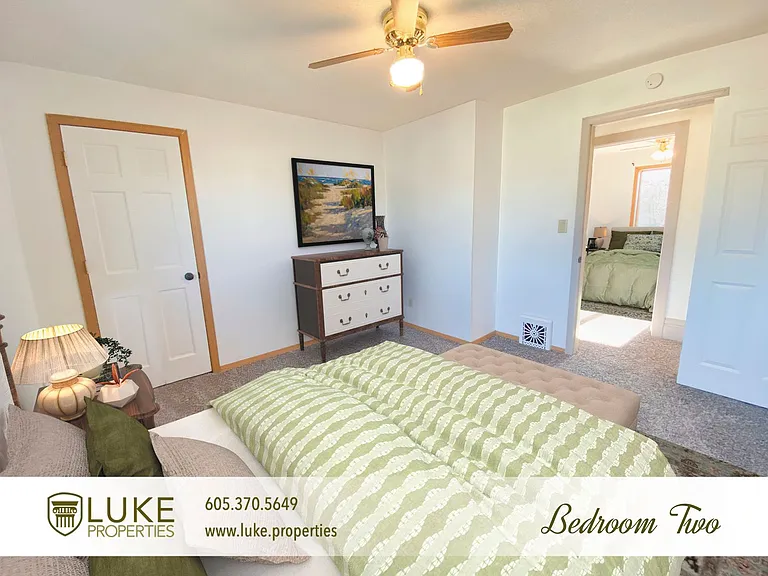 1405 E 8th St — Photo 14